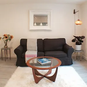 Old Town Castle View Apartment Edinburgh